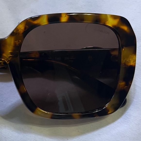 Coach Tortoise Shell Sunglasses in Case. NWOT - Picture 8 of 8